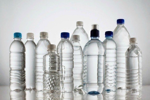 Хранение воды в пластиковых бутылках