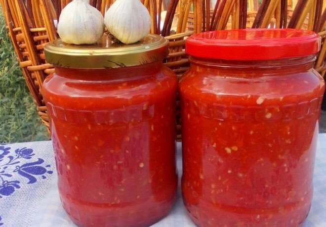 Сырая аджика из помидор без болгарского перца