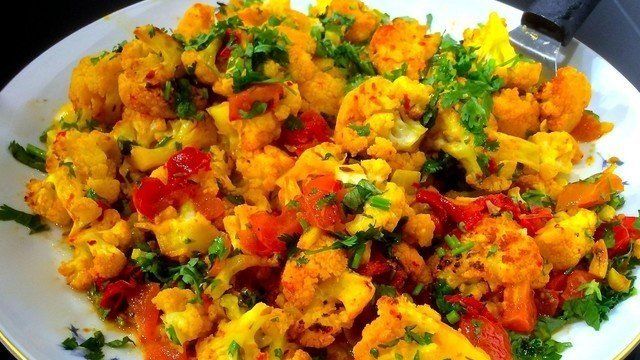 Вкусно и полезно — рецепты приготовления цветной капусты с картошкой и другими овощами в духовке