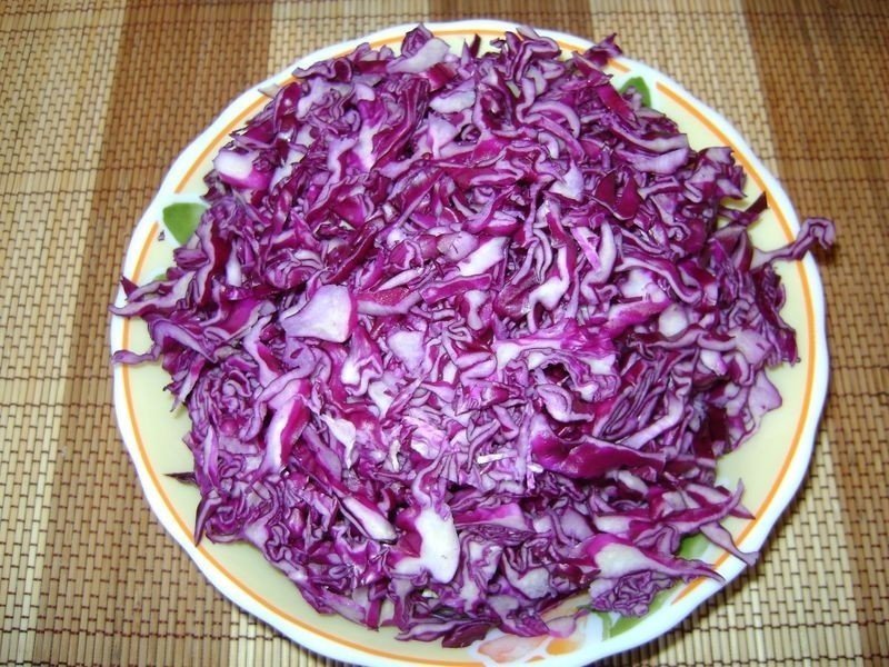 Салат из краснокочанной и белокочанной капусты