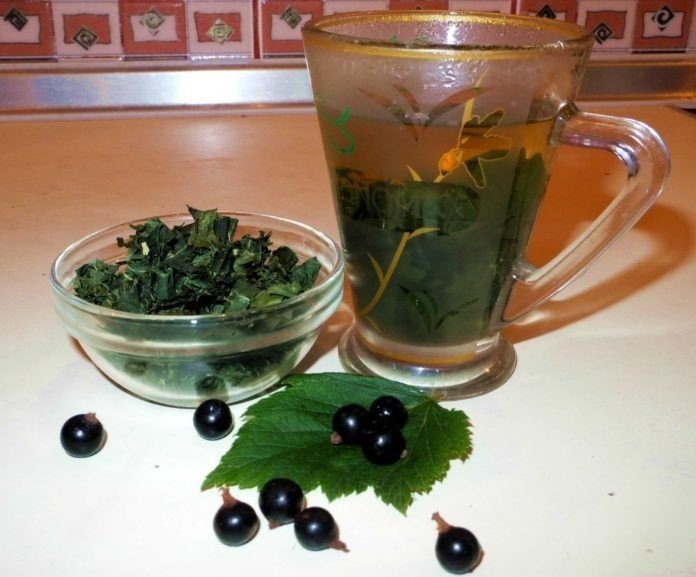Зеленый чай со смородиной