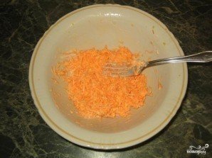 Морковь на терке с чесноком и майонезом